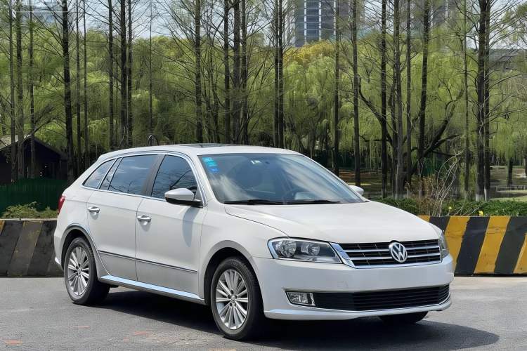 Used Volkswagen Gran Lavida 2013 1.6L Automatic Comfort Model Exterior 2