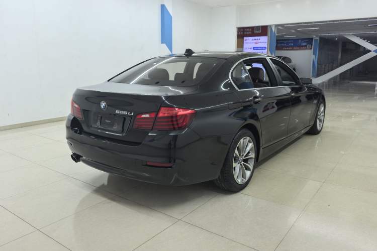 Used BMW 5 Series 2017 525Li Leading Model
