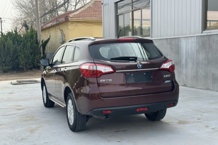 Used Venucia T70 2015 2.0L CVT Smart Edition
