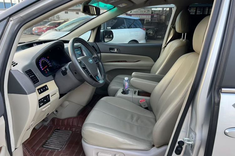 Used BYD M6 2015 2.4L Automatic Prestige Edition
