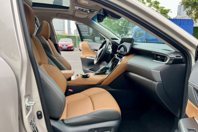 Used Toyota Venza 2022 Dual-Engine 2.5L CVT Two-Wheel Drive Prestige Edition Interior 11