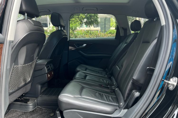 Used Audi Q7  Interior 6