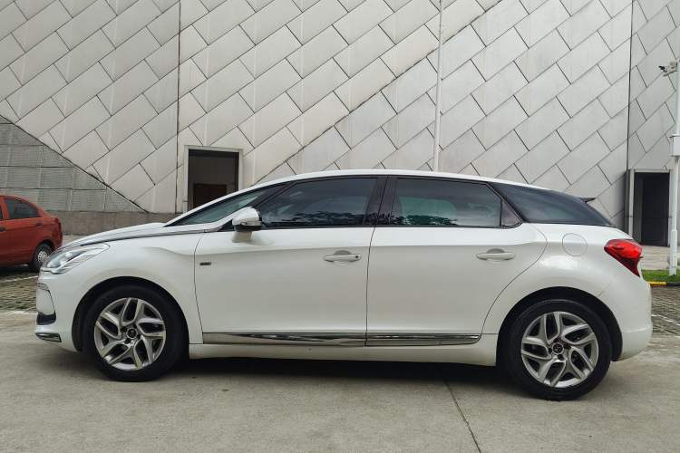 Used DS 5 2014 1.6T Elegant Version THP160