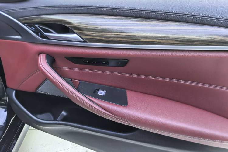 Used BMW 5 Series 2022 Second Facelift 530Li Luxury Edition Premium Package
