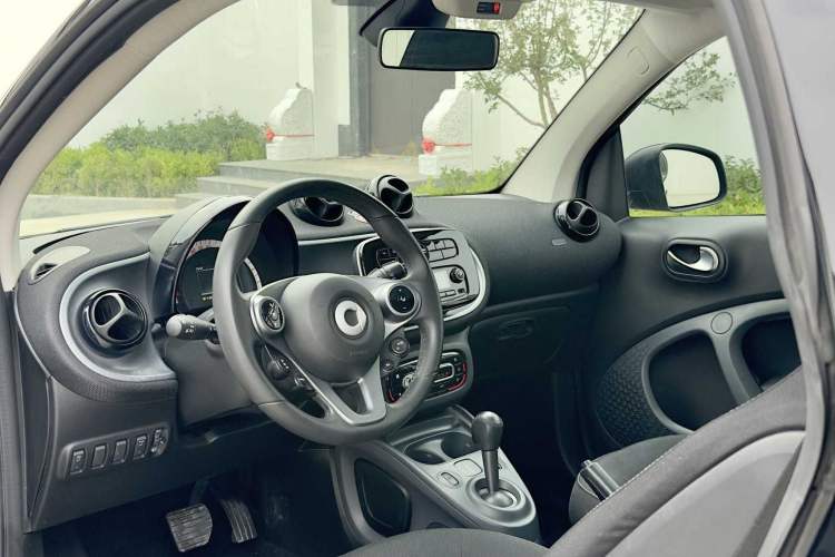 Used smart fortwo 2015 1.0L 52 kW Hardtop Passion Edition