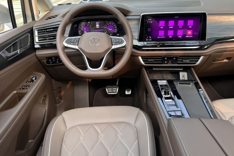 Used Volkswagen Viloran 2024 380TSI Premium Edition
