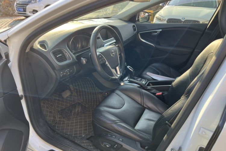 Used Volvo V40 2018 T3 Zhiyi Edition