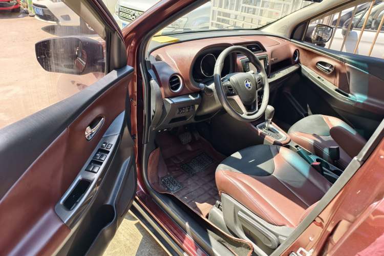 Used Venucia M50V 2017 1.6L XL CVT Luxury Edition
