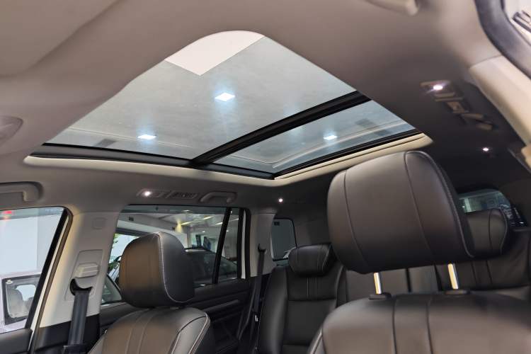 Used GAC Trumpchi GS8 2020 390T Two-Wheel Drive Luxury Smart Connectivity Version (7 Seats) Interior 12