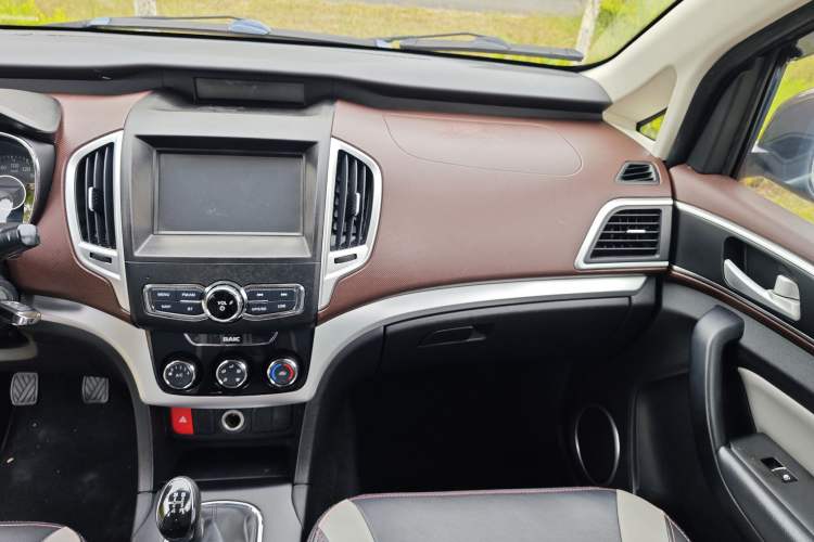 Used HYOSOW H3 2015 1.5L manual Comfort trim level
