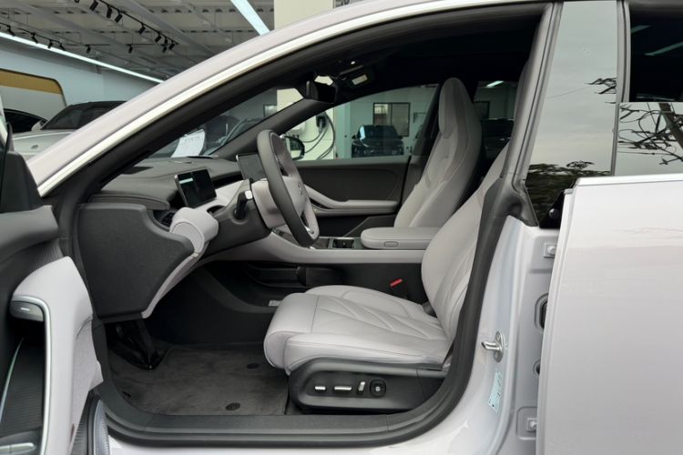 Used Nio ET5T 2025 75 kWh Touring Interior 11