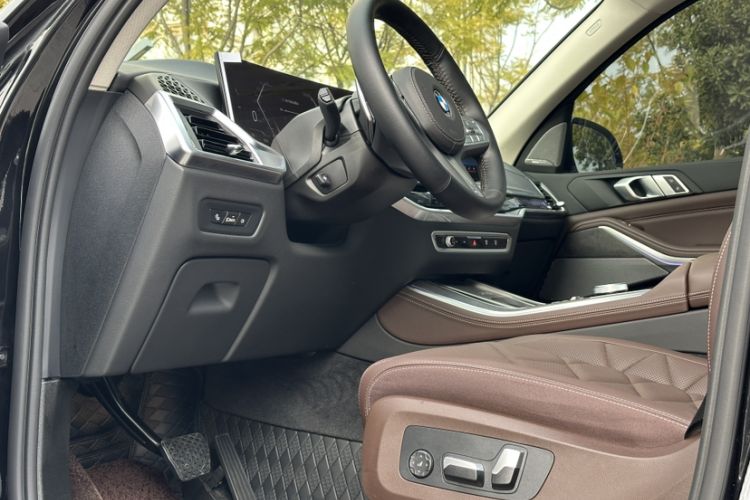 Used BMW X5 2023 xDrive 30Li Luxury M Sport Package
