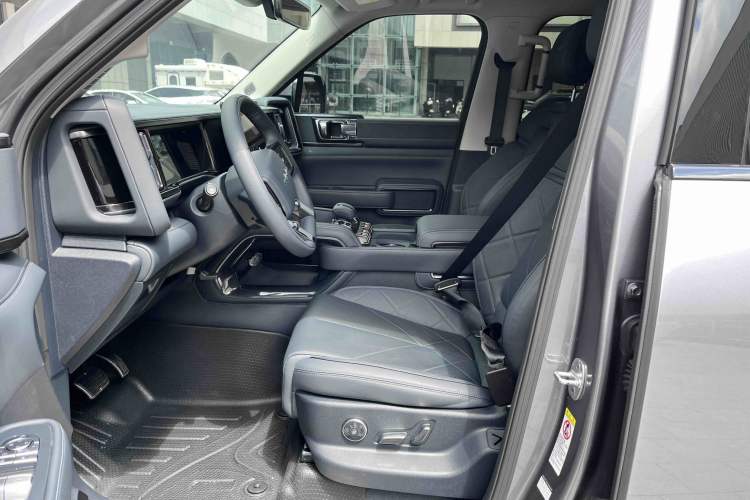 Used Formula Leopard 5 2023 Navigator Edition
