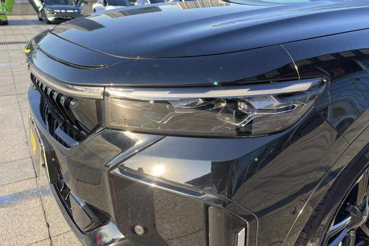 Used VOYAH FREE 2023 Four-Wheel Drive Extended-Range Model with Ultra-Long Range