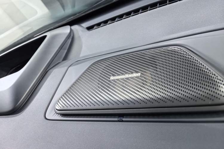 Used Lynk & Co Z20 2025 530 km Range Rear-Drive Max "Chasing the Sun" Edition