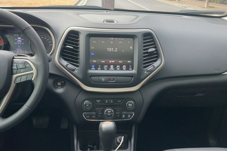 Used Jeep Cherokee 2017 2.0L Superior Edition