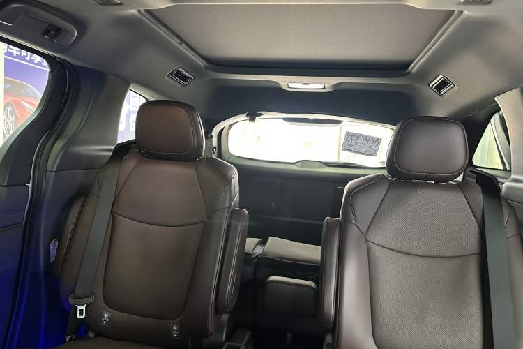 Used Toyota Granvia 2024 2.5L Hybrid Prestige PLUS Four-Wheel Drive Version
