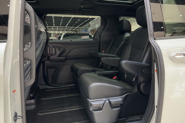 Used Toyota Granvia 2024 2.5L Hybrid Prestige PLUS Edition
