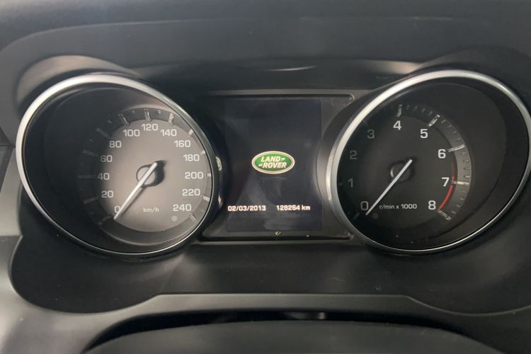 Used Land Rover Range Evoque 2015 2.0T Five-Door Fashion Edition Odometer Close Up