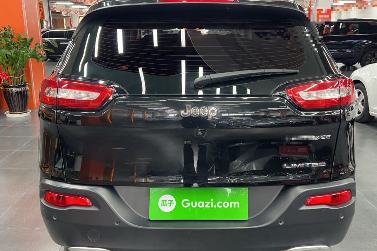 Used Jeep Cherokee 2020 2.0L Two-Wheel Drive Classic Sports Edition