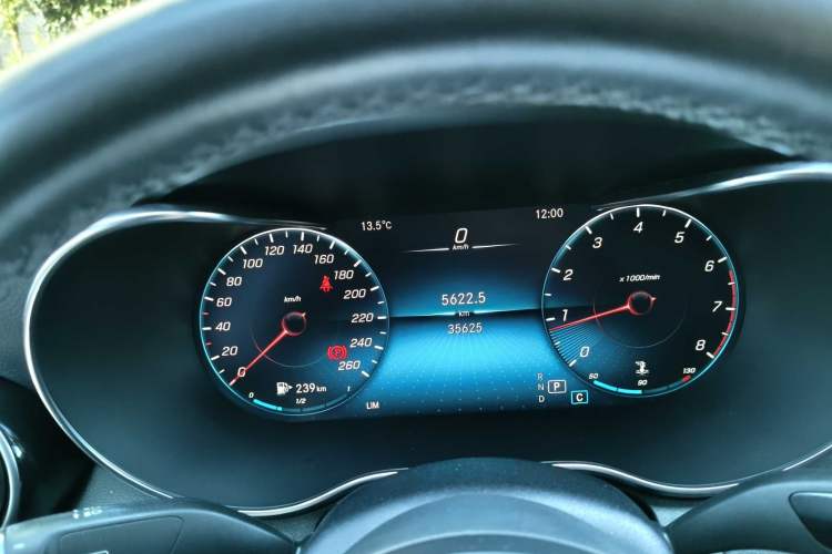 Used Mercedes-Benz C-Class 2021 C 200 L Fashion Edition Sport Version Odometer Close Up