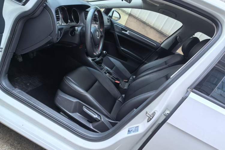 Used Volkswagen Golf 2016 1.6L Manual Fashion Edition