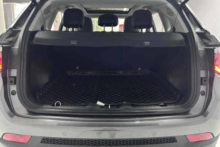 Used Jeep Compass 2017 200T Automatic Family Edition Trunk