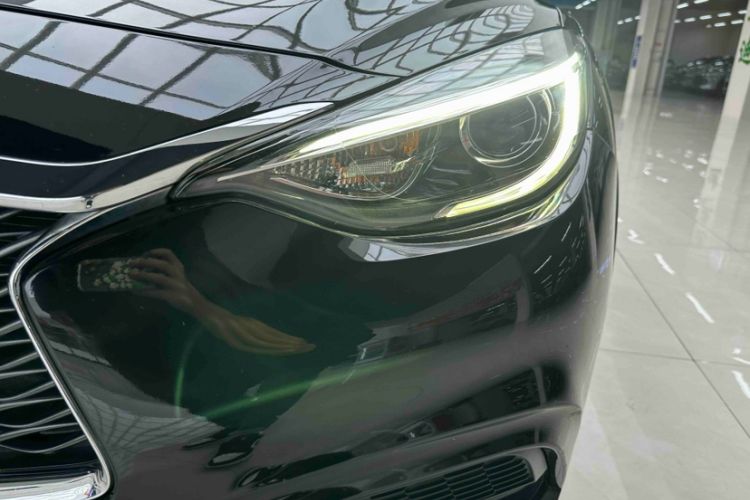 Used Infiniti QX30 2017 2.0T Four-Wheel Drive Fashion Edition
