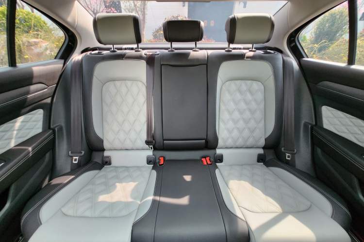 Used Volkswagen Magotan 2023 2 Million Units Limited Edition 330TSI DSG Leading Version Interior 12