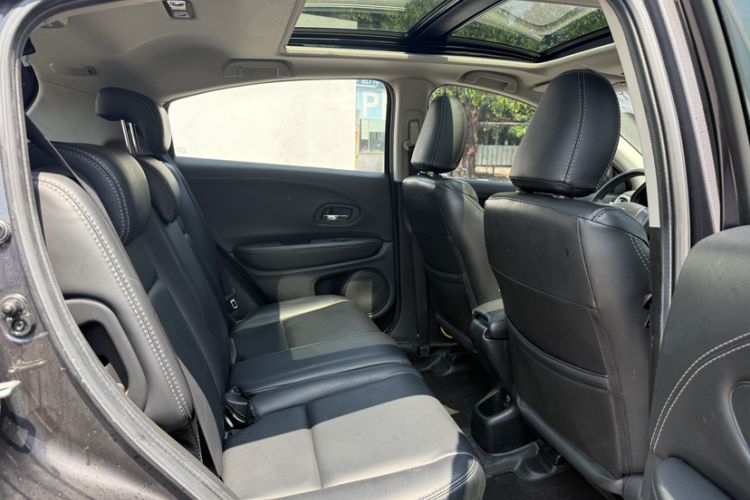 Used Honda Vezel 2020 1.5L CVT Elite Edition Interior 3