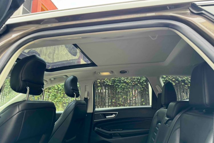 Used Ford Edge 2015 2.0T GTDi Two-Wheel-Drive High-Line Version