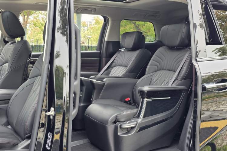 Used GAC Trumpchi M8 2024 Master Series Super Hybrid Edition Interior 3