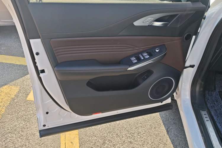 Used Wey VV5 2021 1.5T Two-Wheel Drive Smart Pioneer
