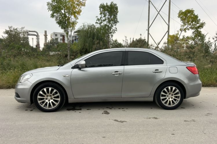 Used Suzuki Kizashi 2011 2.4L Two-Wheel Drive CVT Standard Edition