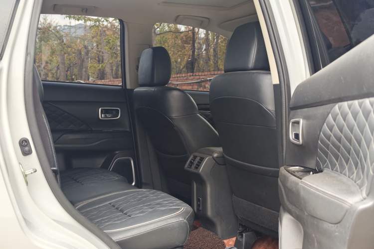 Used Mitsubishi Outlander 2021 2.0L Two-Wheel Drive Comfort Edition 7 Seats
