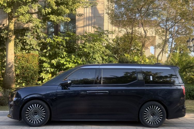 Used Zeekr 009 2022 WE Edition Exterior 2