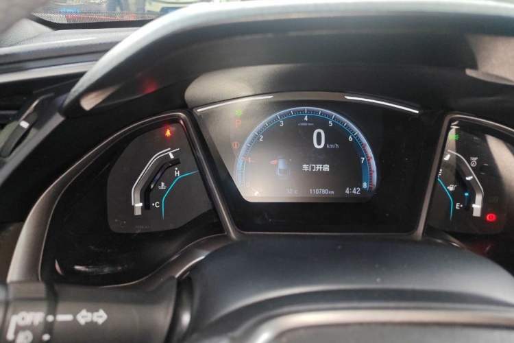 Used Honda Civic 2021 HATCHBACK 220TURBO CVT New Trendsetter Odometer Close Up