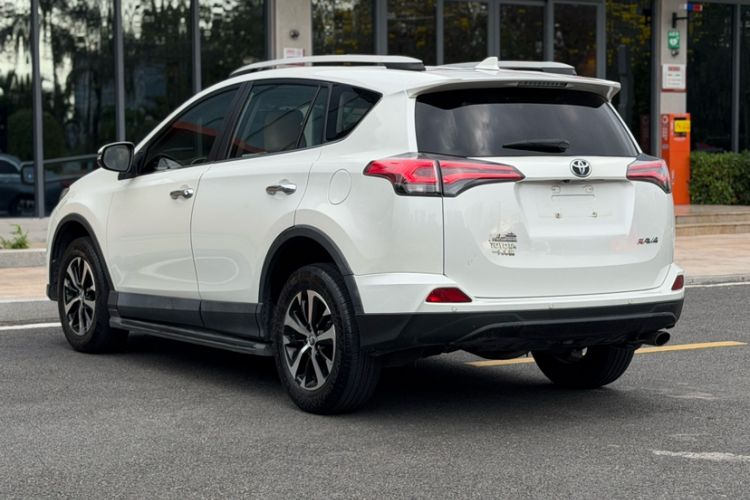 Used Toyota RAV4 2016 2.0L CVT Two-Wheel Drive Fashion Edition China V Standard