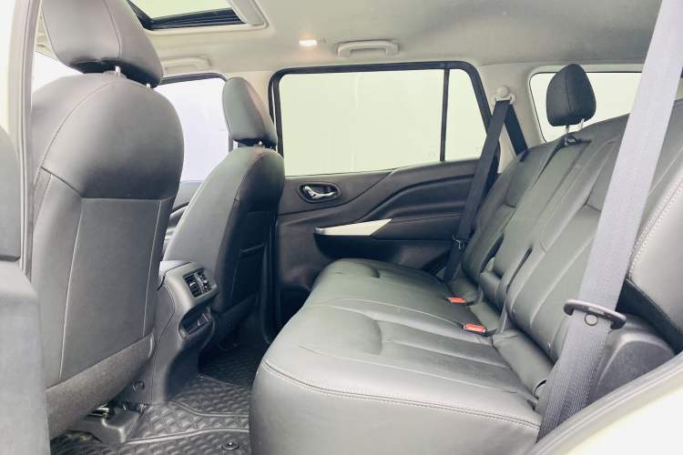 Used Nissan Terra 2020 2.5L XL Upper 4WD Automatic Four-Wheel Drive Luxury Edition Interior 4