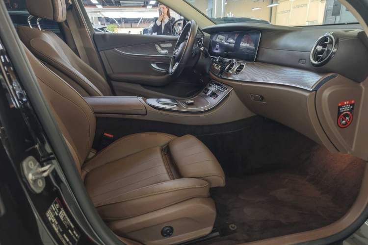 Used Mercedes-Benz E-Class 2020 Facelift E 260 L Interior 10