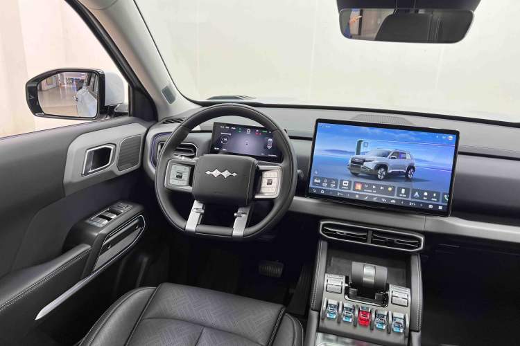 Used Formula Leopard Titanium 3 2025 501KM All-Wheel Drive Intelligent Driving Ultra Version Interior 4