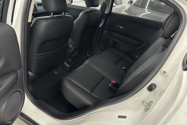 Used Honda Vezel 2022 1.5L CVT Elite Smart Edition Interior 5