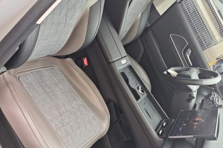 Used Chery Fengyun T9 2025 120 Long-Range Luxury Version 7 Seats Lithium Iron Phosphate