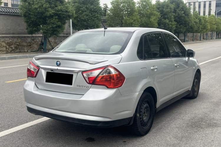 Used Venucia D50 2015 1.6L Automatic Fashion Edition
