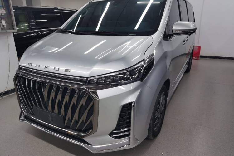 Used SAIC MAXUS G20 2023 Facelift PLUS 2.0T Gasoline Automatic Luxury Touring Edition