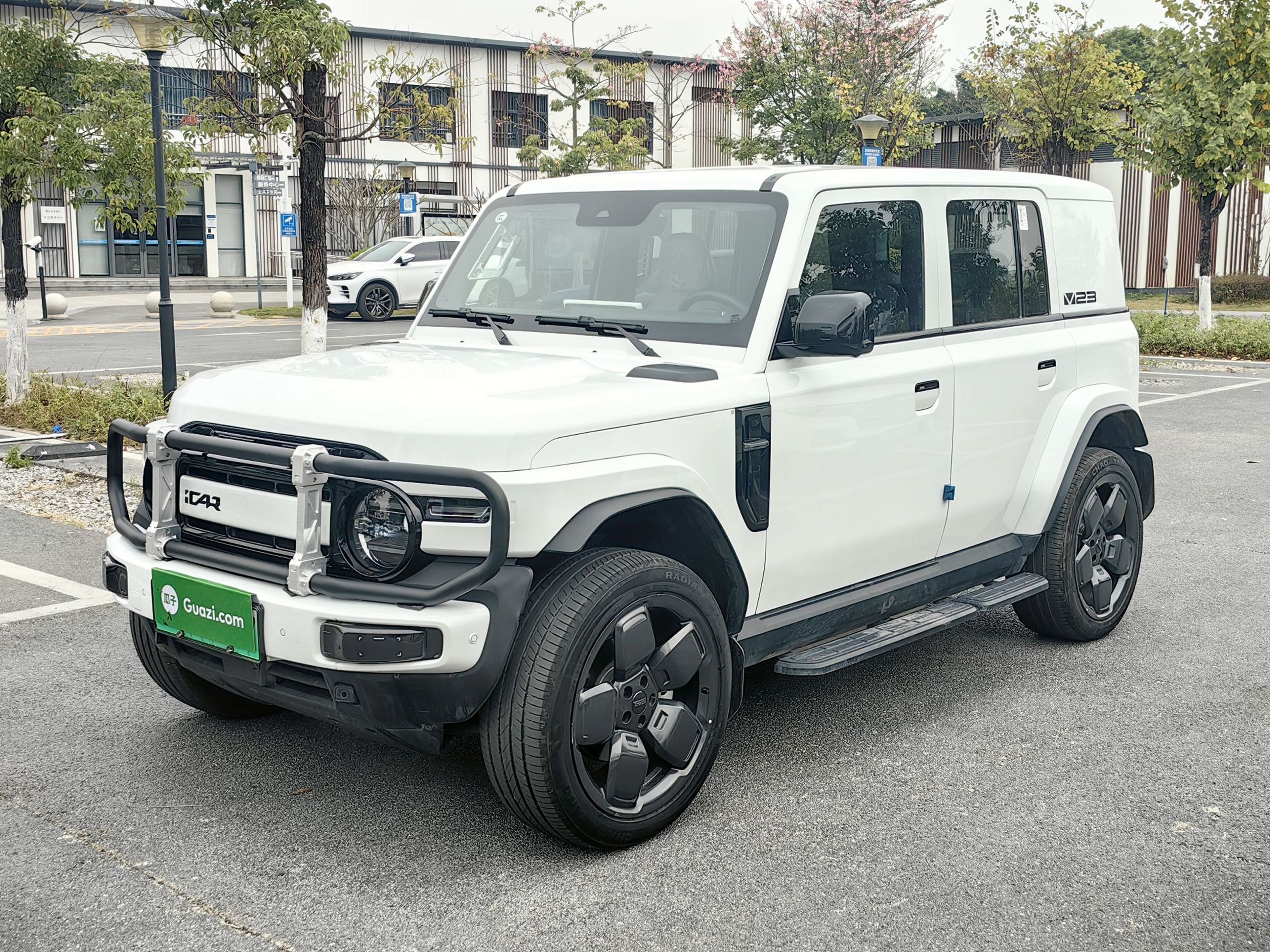 Под передней частью автомобиля