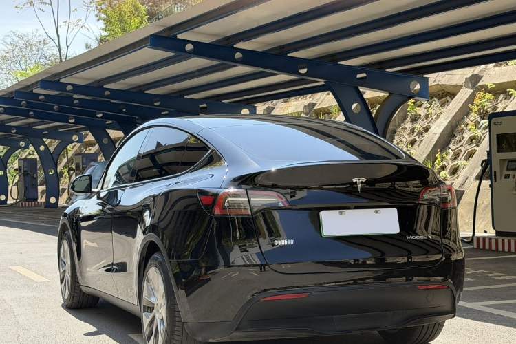 Used Tesla Model Y 2022 Long-Range All-Wheel-Drive Version