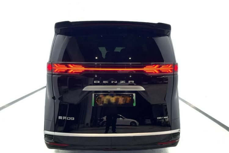 Used Denza D9 2022 DM-i 970 Four-Wheel Drive Flagship Model
