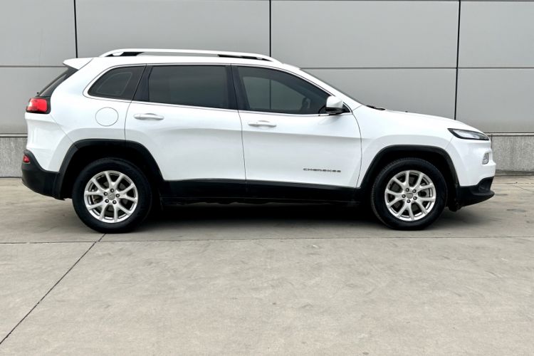 Used Jeep Cherokee 2017 2.0L Superior Edition