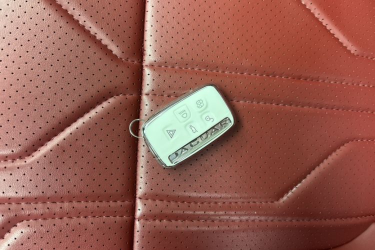 Used Jaguar F-PACE 2018 2.0T Two-Wheel Drive Urban Deluxe Edition Interior 6